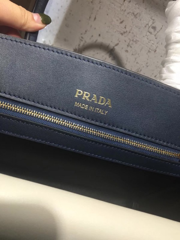 Prada bibliothèque